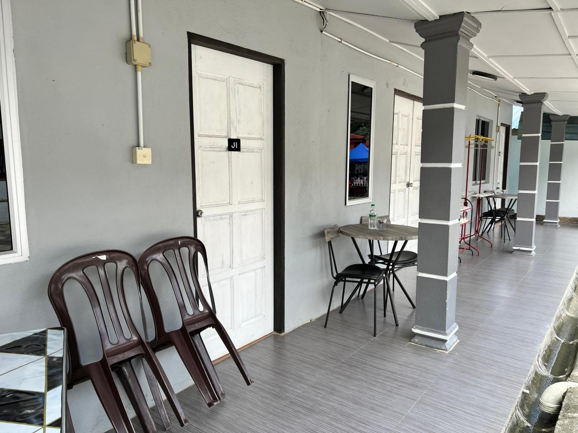 Julies Hostel Taman Negara Kuala Tahan Exterior foto